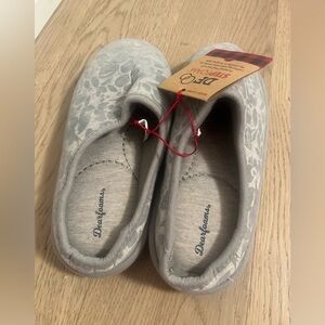 NWT Dearfoams Slippers - Gray- Small 5/6